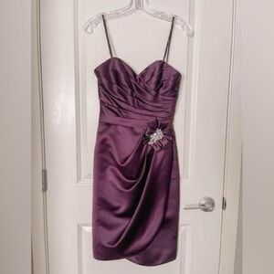*NEW* Sorella Vita, size 4. 

Can be worn with straps or strapless.